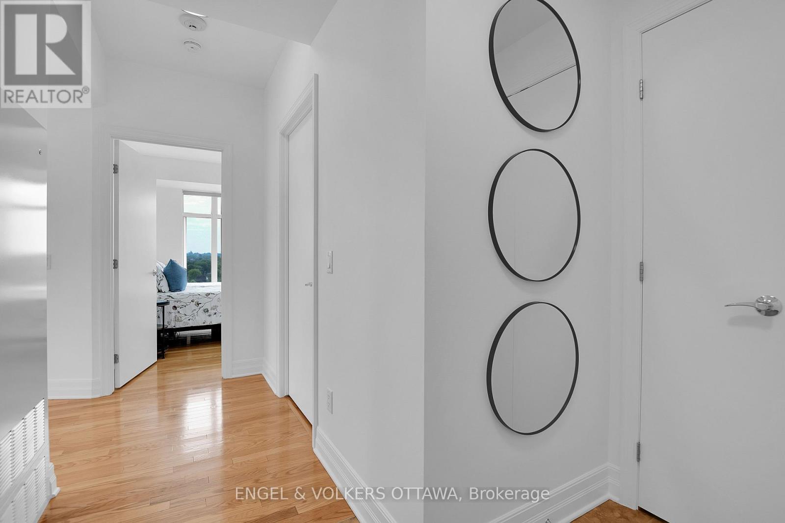 1002 - 75 Cleary Avenue, Ottawa, Ontario  K2A 1R8 - Photo 2 - X13570412