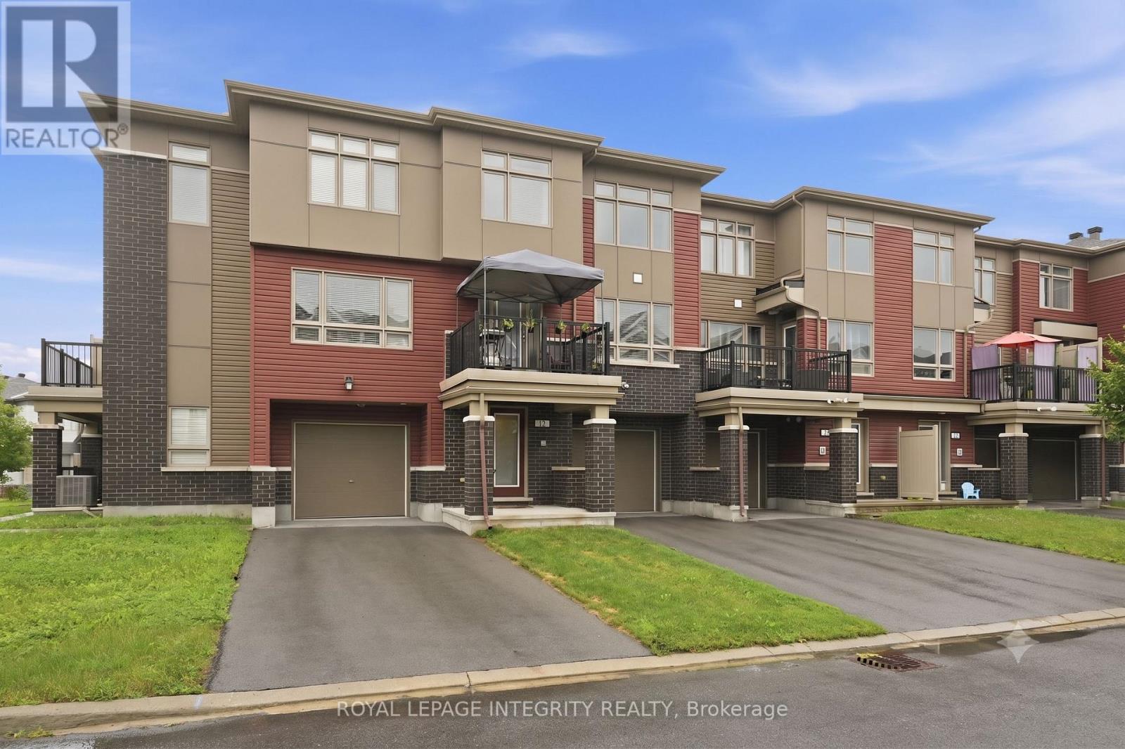 12 Squashberry Lane, Ottawa, Ontario  K2S 1E7 - Photo 1 - X13570426