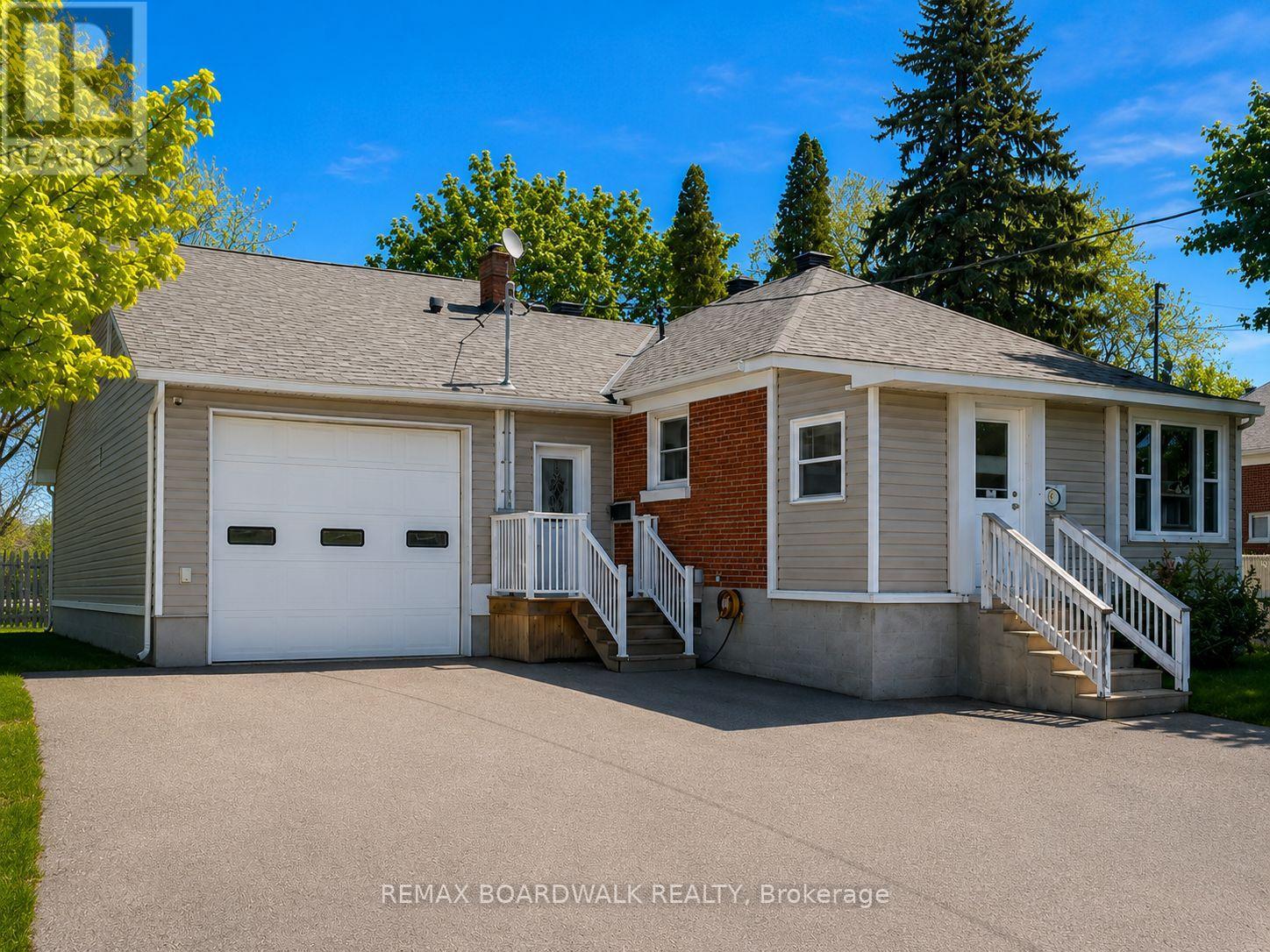 39 Condie Street, Smiths Falls, Ontario  K7A 2T3 - Photo 1 - X13570686
