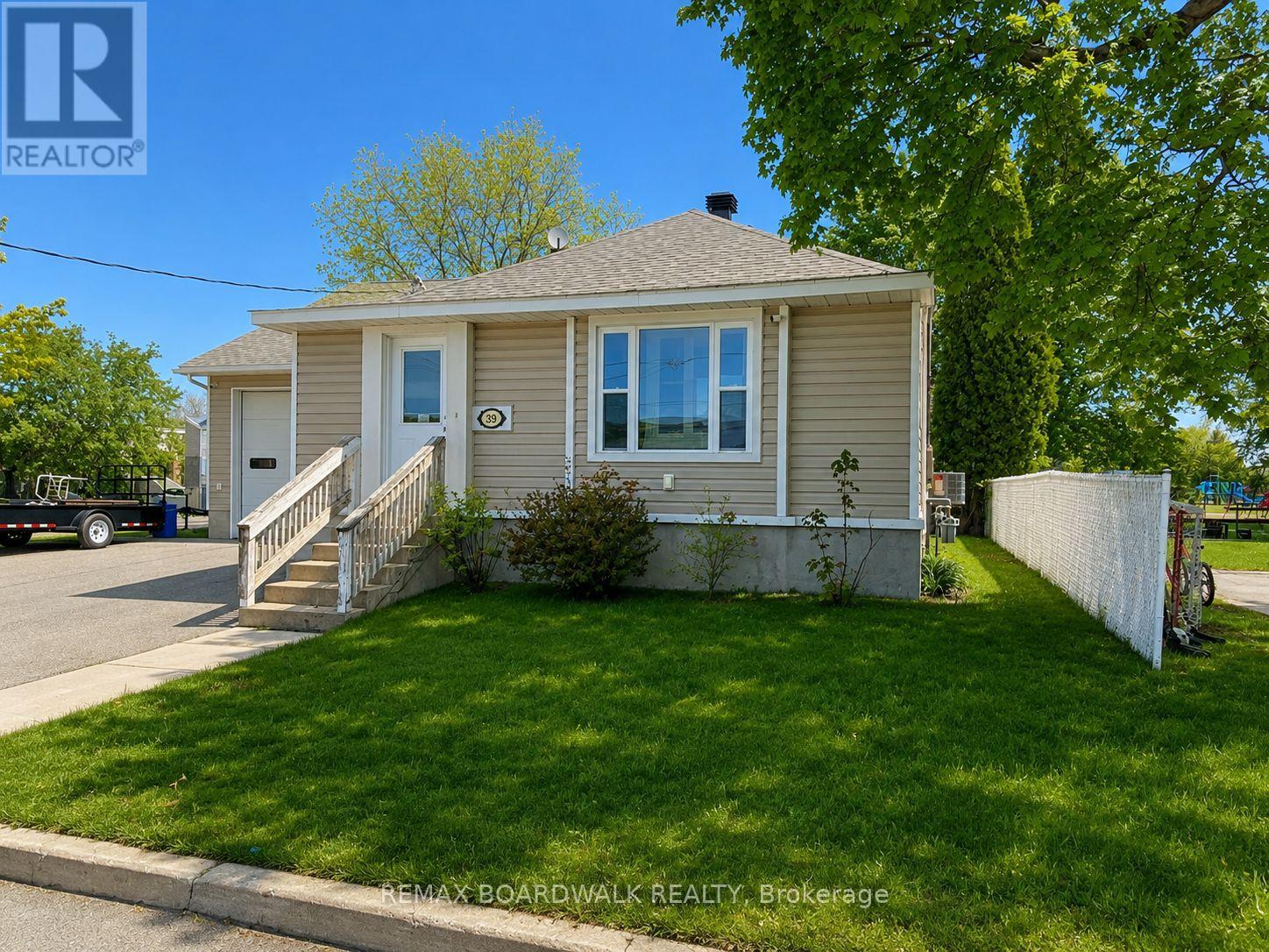 39 Condie Street, Smiths Falls, Ontario  K7A 2T3 - Photo 2 - X13570686