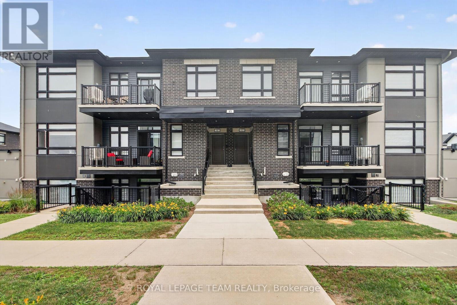 H - 45 Overberg Way, Ottawa, Ontario  K2S 2Y4 - Photo 2 - X13570700