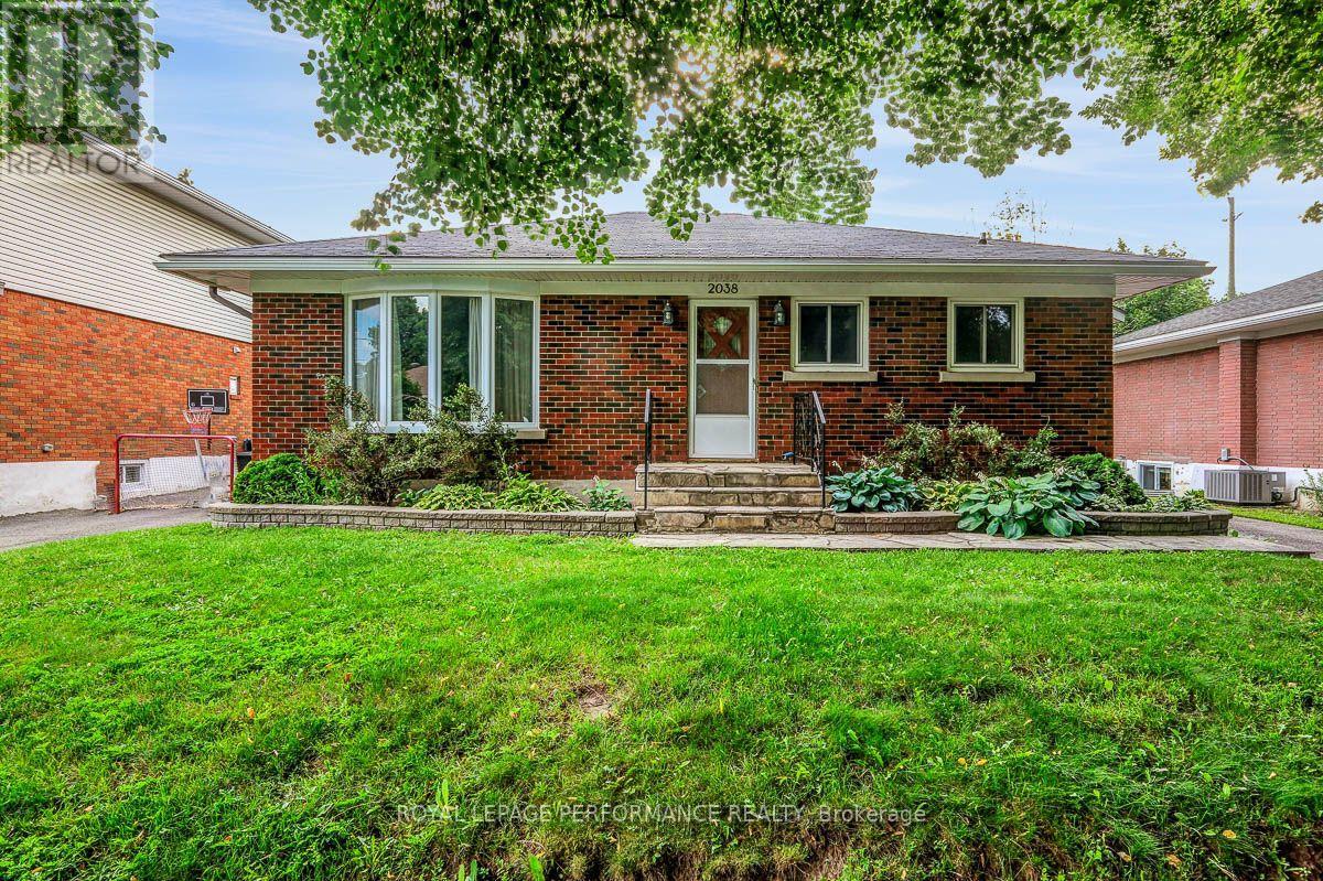 2038 Arch Street, Ottawa, Ontario  K1G 2H1 - Photo 1 - X13570760