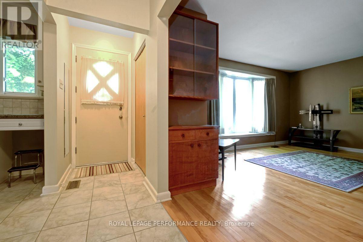 2038 Arch Street, Ottawa, Ontario  K1G 2H1 - Photo 3 - X13570760