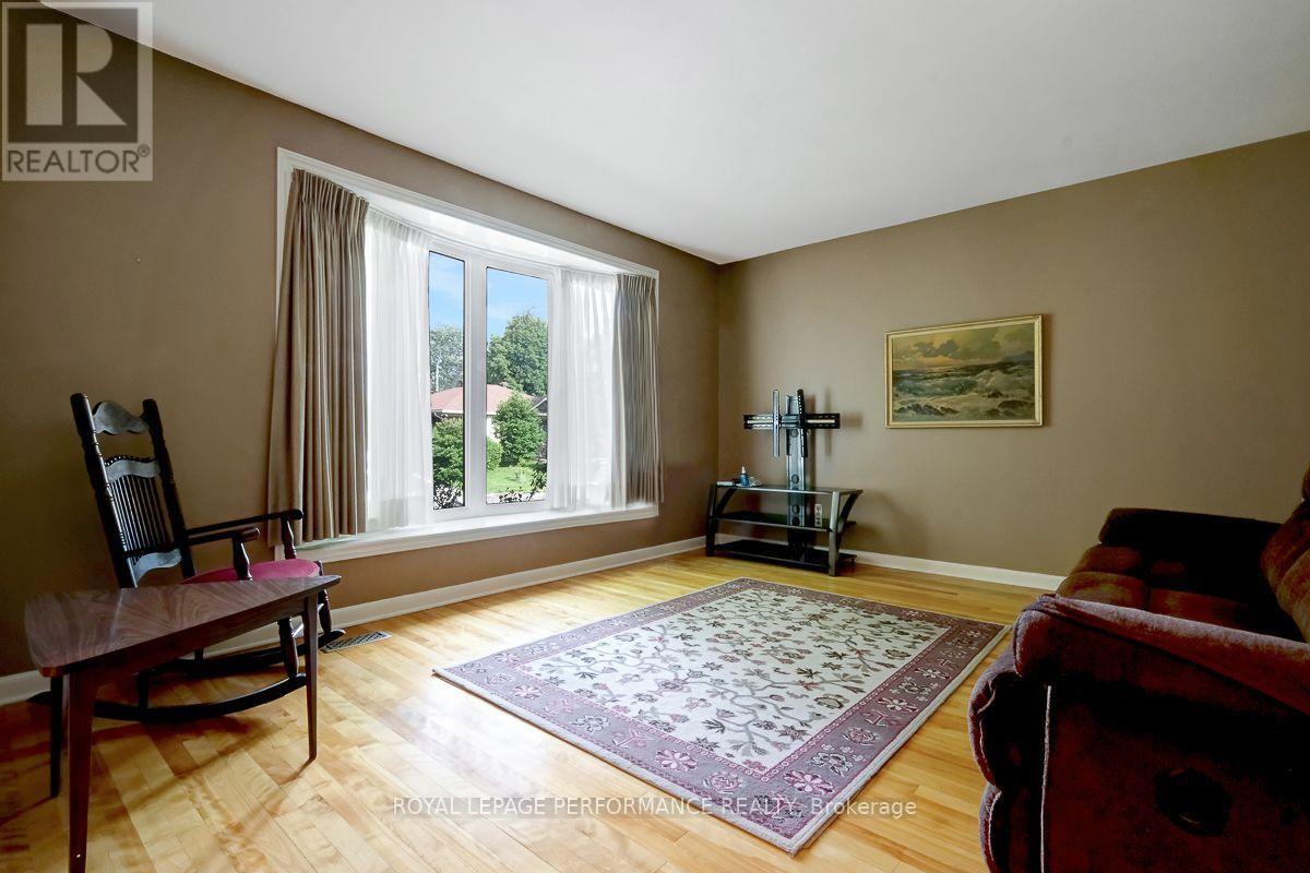2038 Arch Street, Ottawa, Ontario  K1G 2H1 - Photo 4 - X13570760