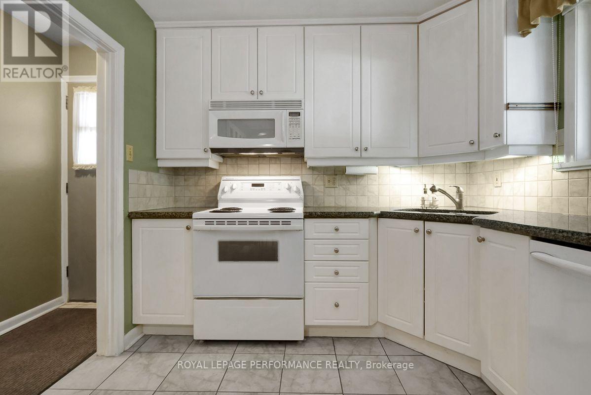 2038 Arch Street, Ottawa, Ontario  K1G 2H1 - Photo 7 - X13570760