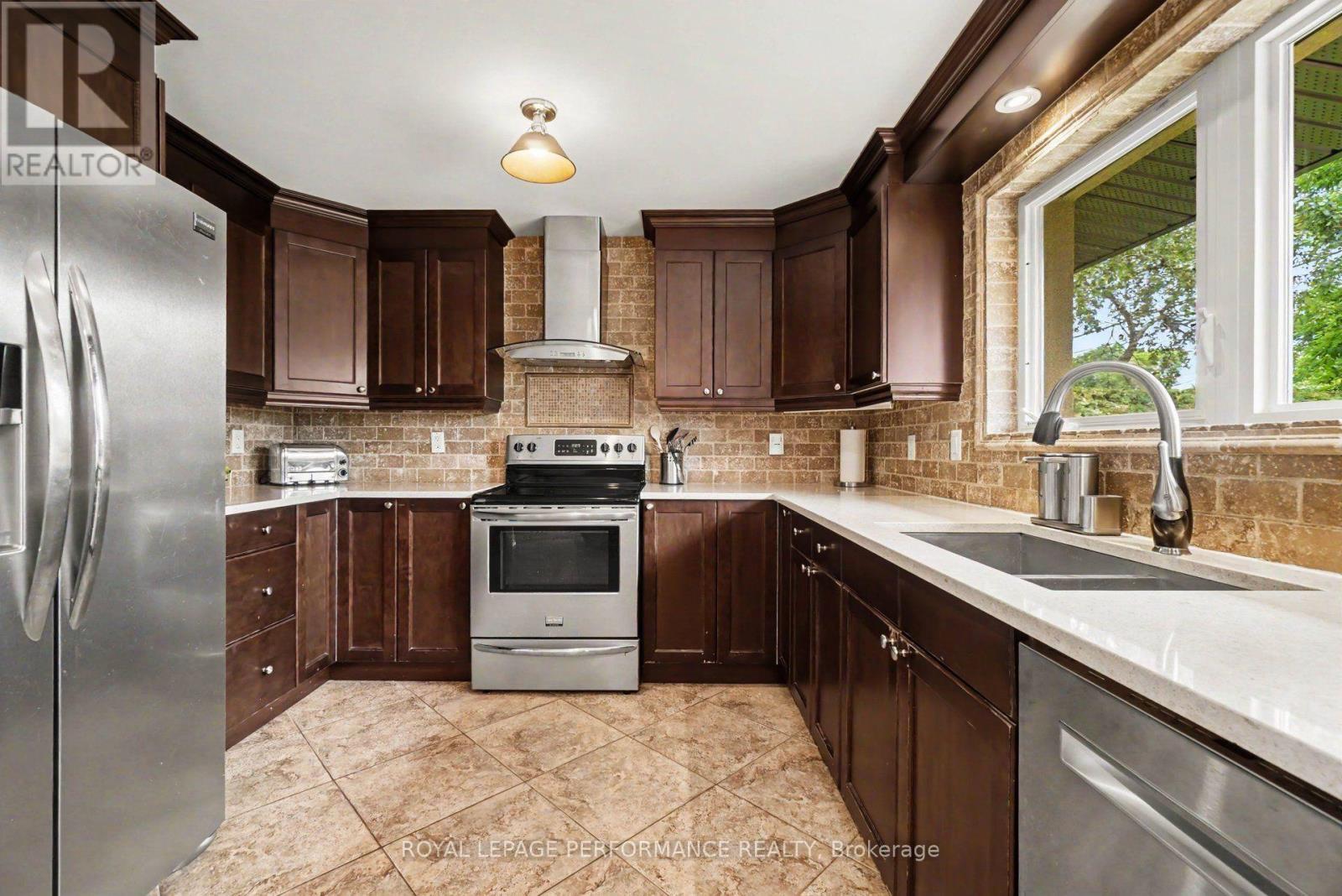2061 Cabot Street, Ottawa, Ontario  K1H 6J7 - Photo 10 - X13570856