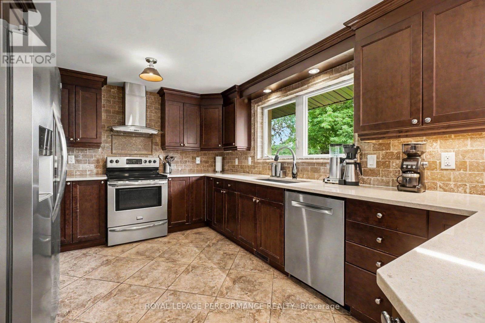 2061 Cabot Street, Ottawa, Ontario  K1H 6J7 - Photo 9 - X13570856
