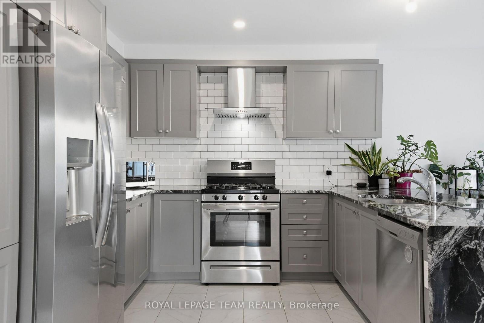 153 Unity Place, Ottawa, Ontario  K2S 2Y8 - Photo 7 - X13570922