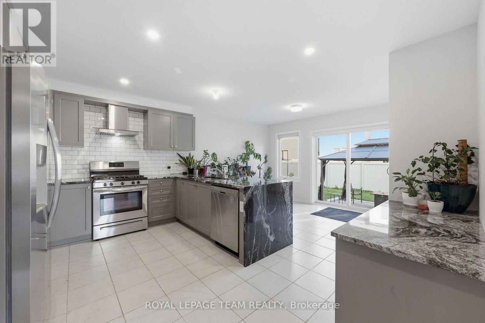 153 Unity Place, Ottawa, Ontario  K2S 2Y8 - Photo 8 - X13570922