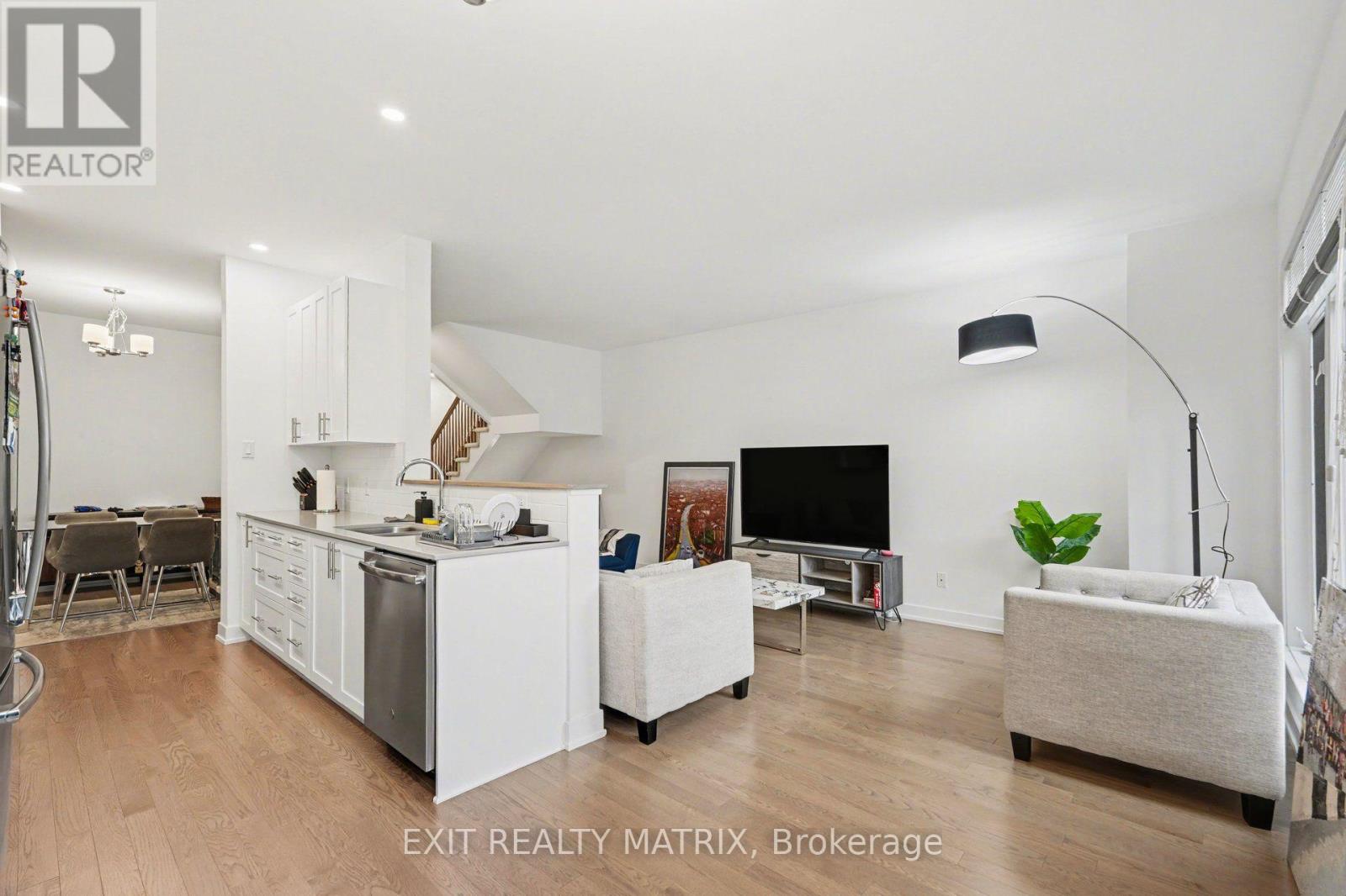 656 Putney Crescent W, Ottawa, Ontario  K2S 2N7 - Photo 14 - X13570936