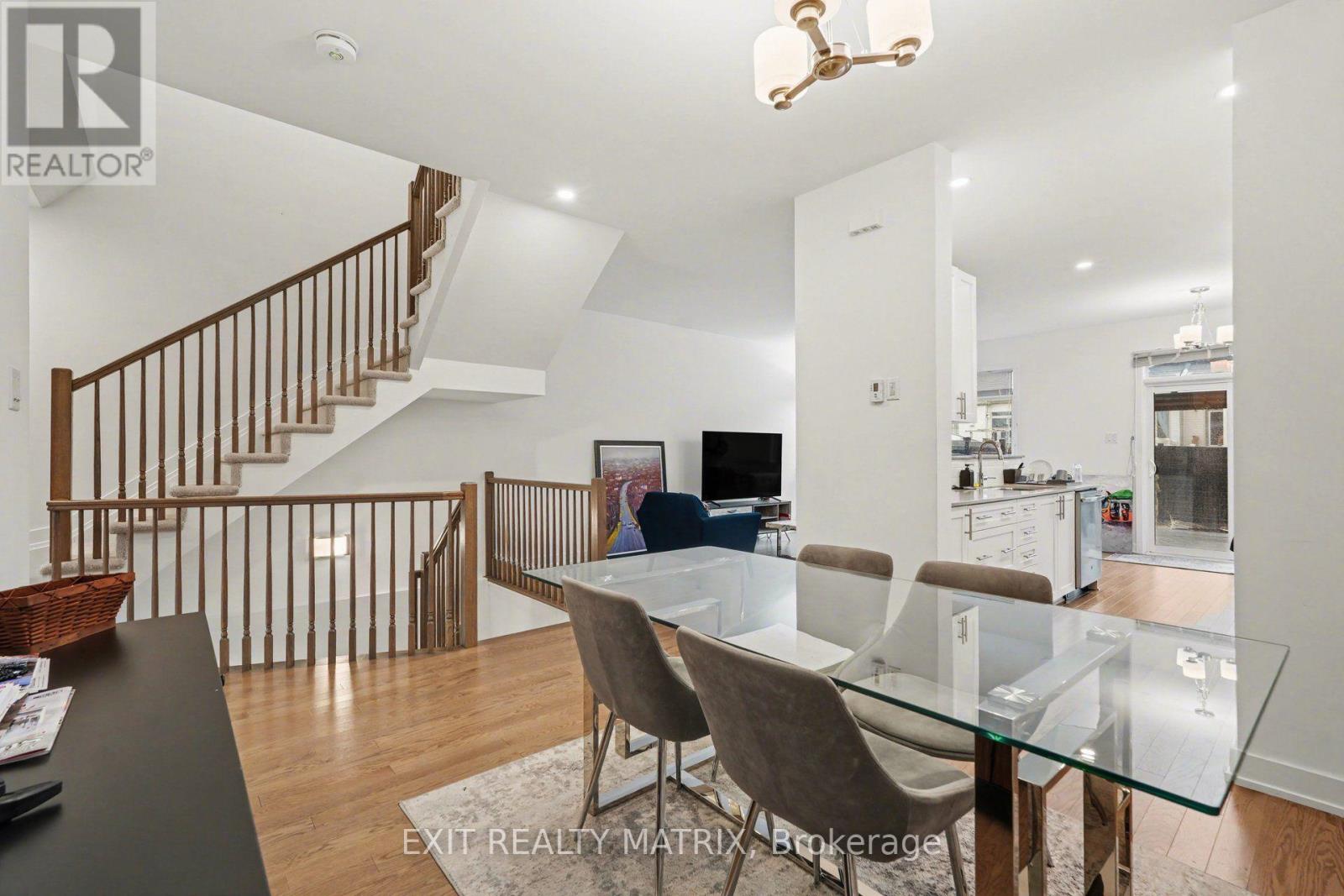 656 Putney Crescent W, Ottawa, Ontario  K2S 2N7 - Photo 7 - X13570936