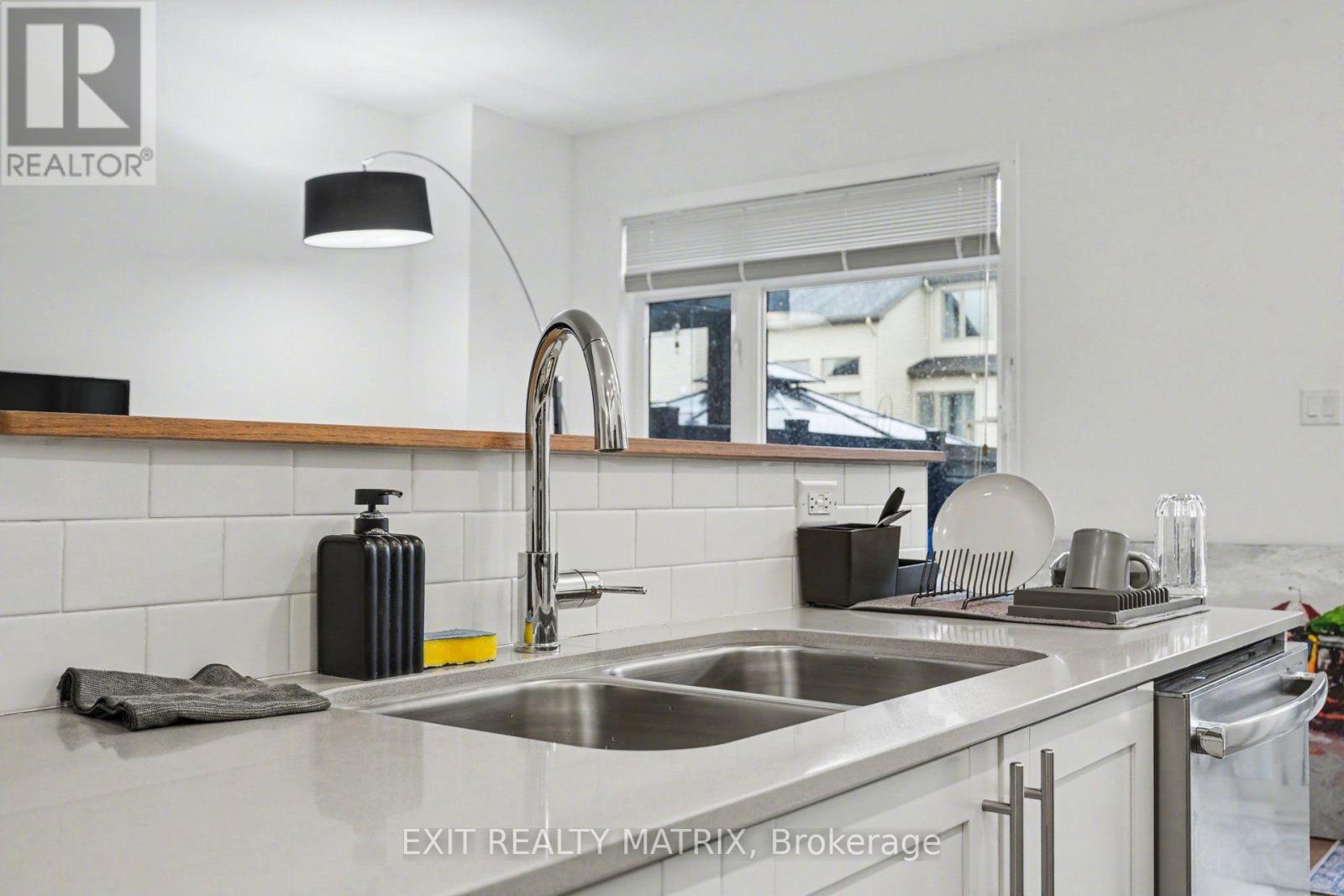 656 Putney Crescent W, Ottawa, Ontario  K2S 2N7 - Photo 9 - X13570936