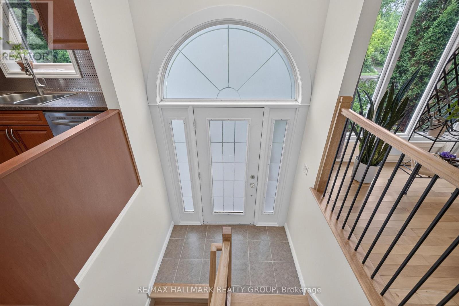 1100 Bathgate Drive, Ottawa, Ontario  K1J 8G1 - Photo 2 - X13570970