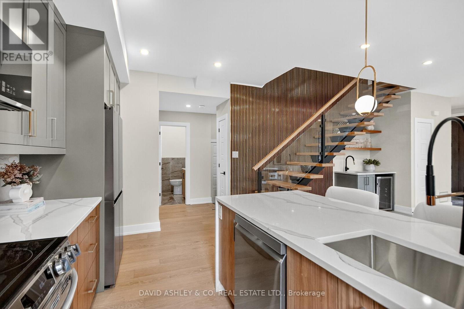 Main - 612 Tweedsmuir Avenue, Ottawa, Ontario  K1Z 5P3 - Photo 9 - X13571008