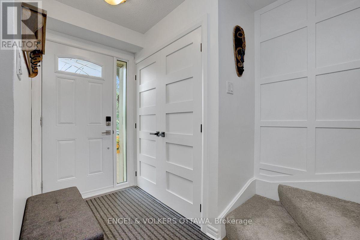 66 Peary Way, Ottawa, Ontario  K2L 1Z8 - Photo 3 - X13571110