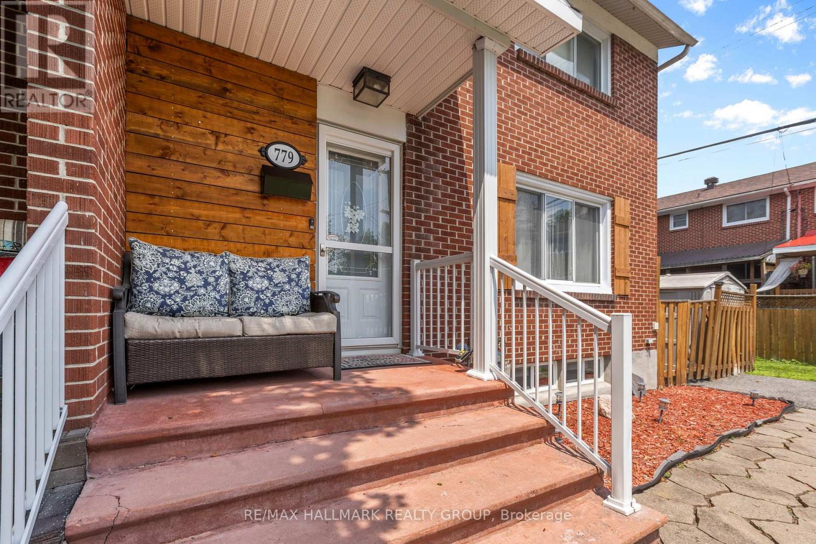 779 Borthwick Avenue, Ottawa, Ontario  K1K 2M5 - Photo 3 - X13571158