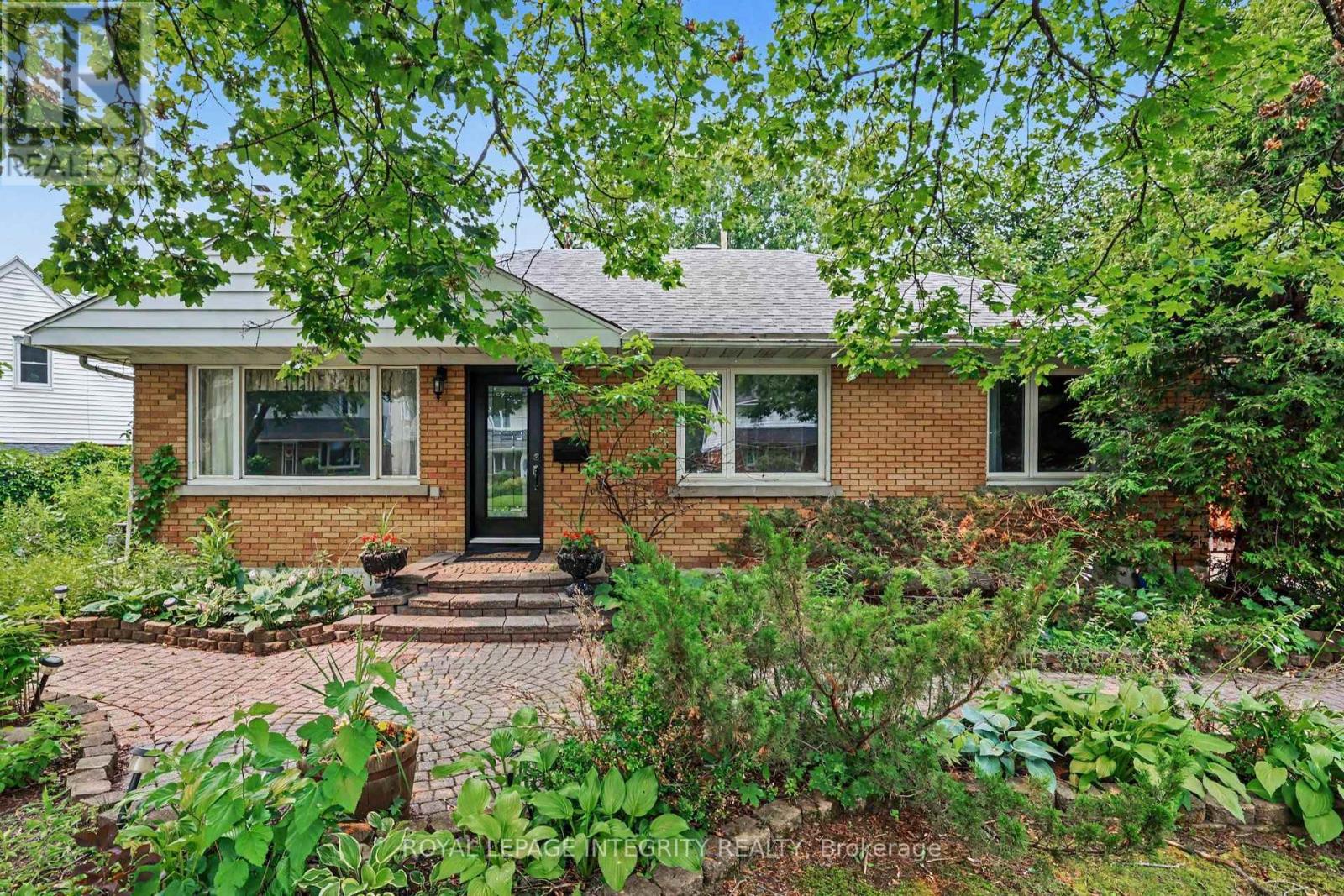 2076 Niagara Drive, Ottawa, Ontario  K1H 6H1 - Photo 1 - X13571380