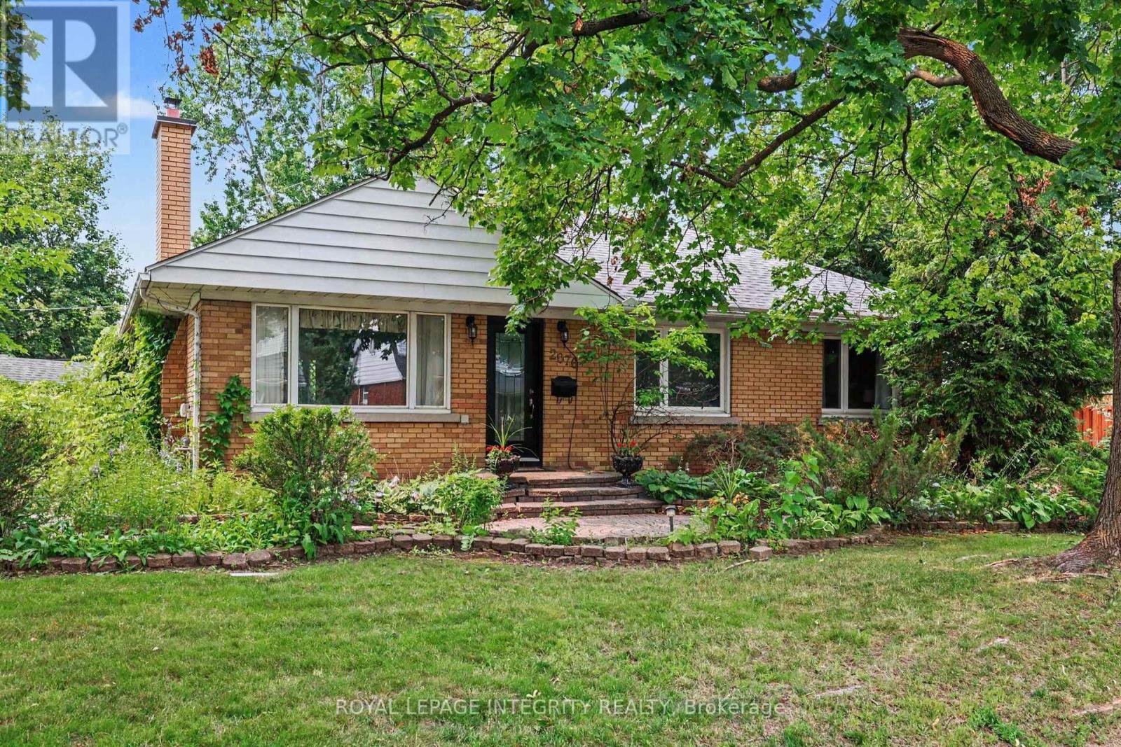 2076 Niagara Drive, Ottawa, Ontario  K1H 6H1 - Photo 2 - X13571380