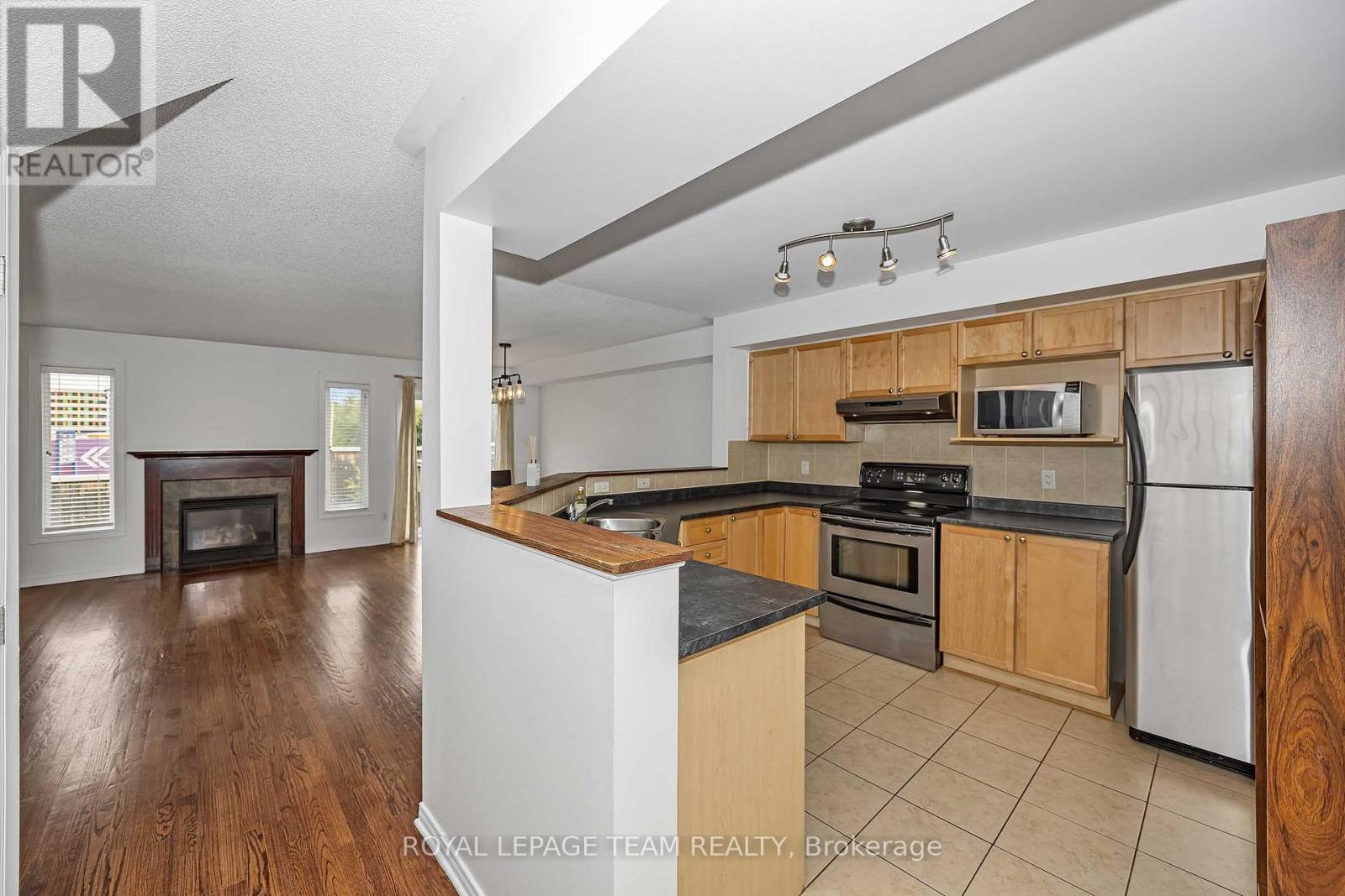 323 Freedom Private, Ottawa, Ontario  K1G 6W3 - Photo 3 - X13572130