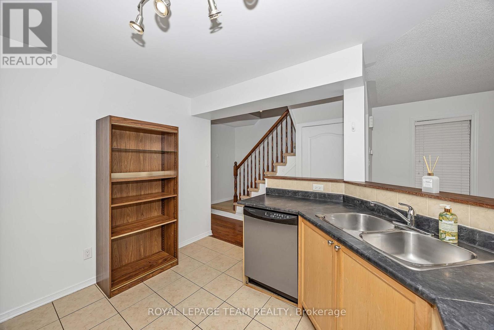 323 Freedom Private, Ottawa, Ontario  K1G 6W3 - Photo 6 - X13572130