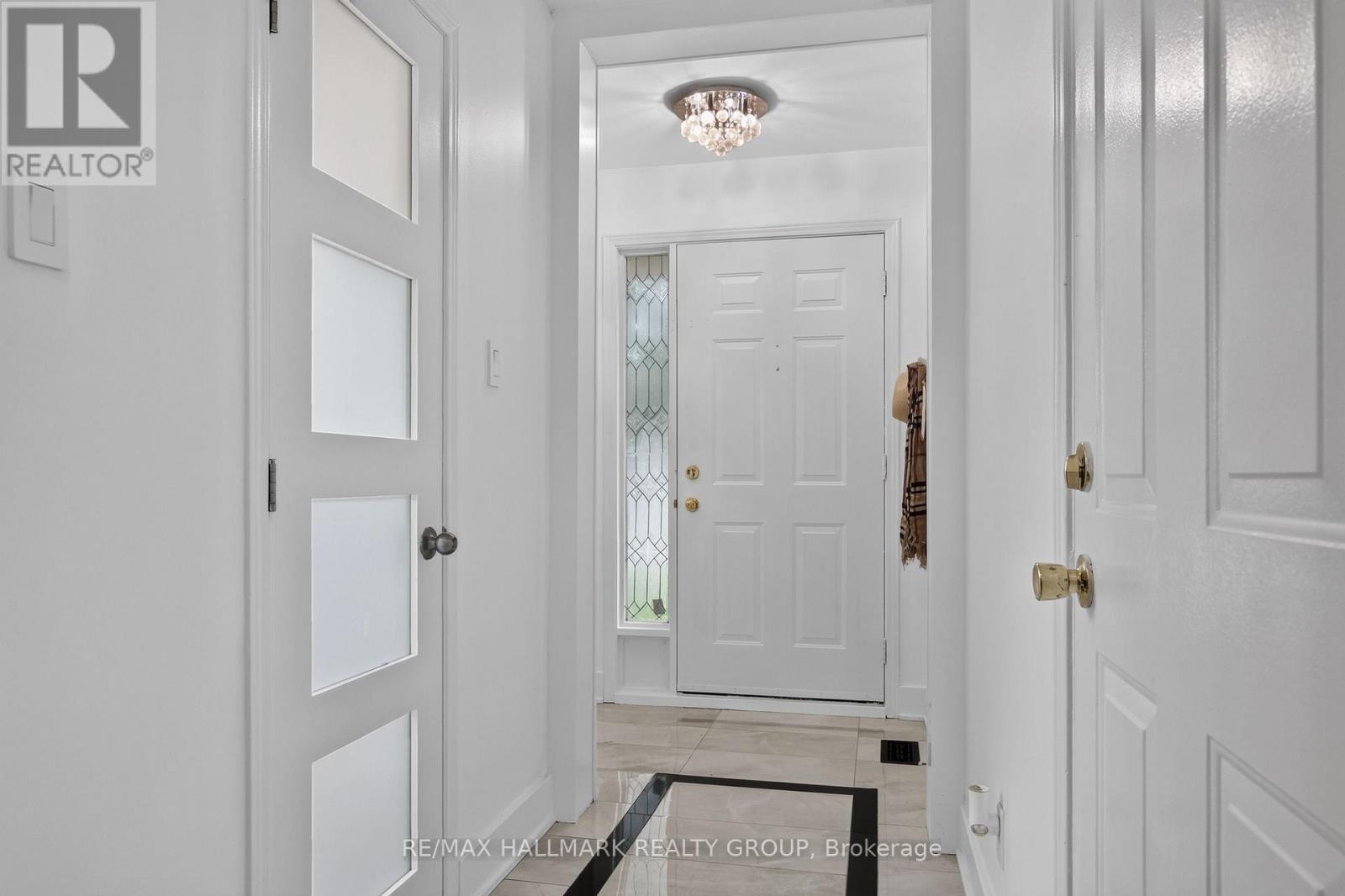 23 Whitegate Crescent, Ottawa, Ontario  K2J 4B6 - Photo 2 - X13572362