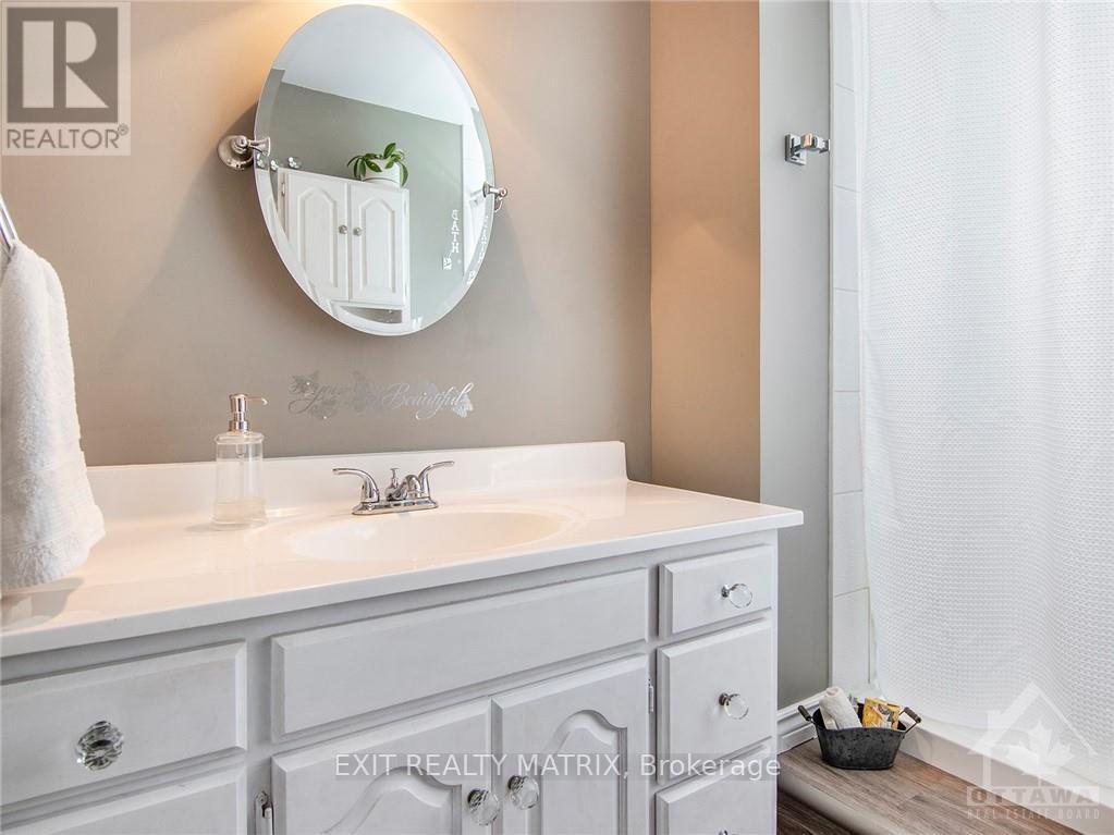 954 Notre Dame Street, Russell, Ontario  K0A 1W0 - Photo 15 - X13572774