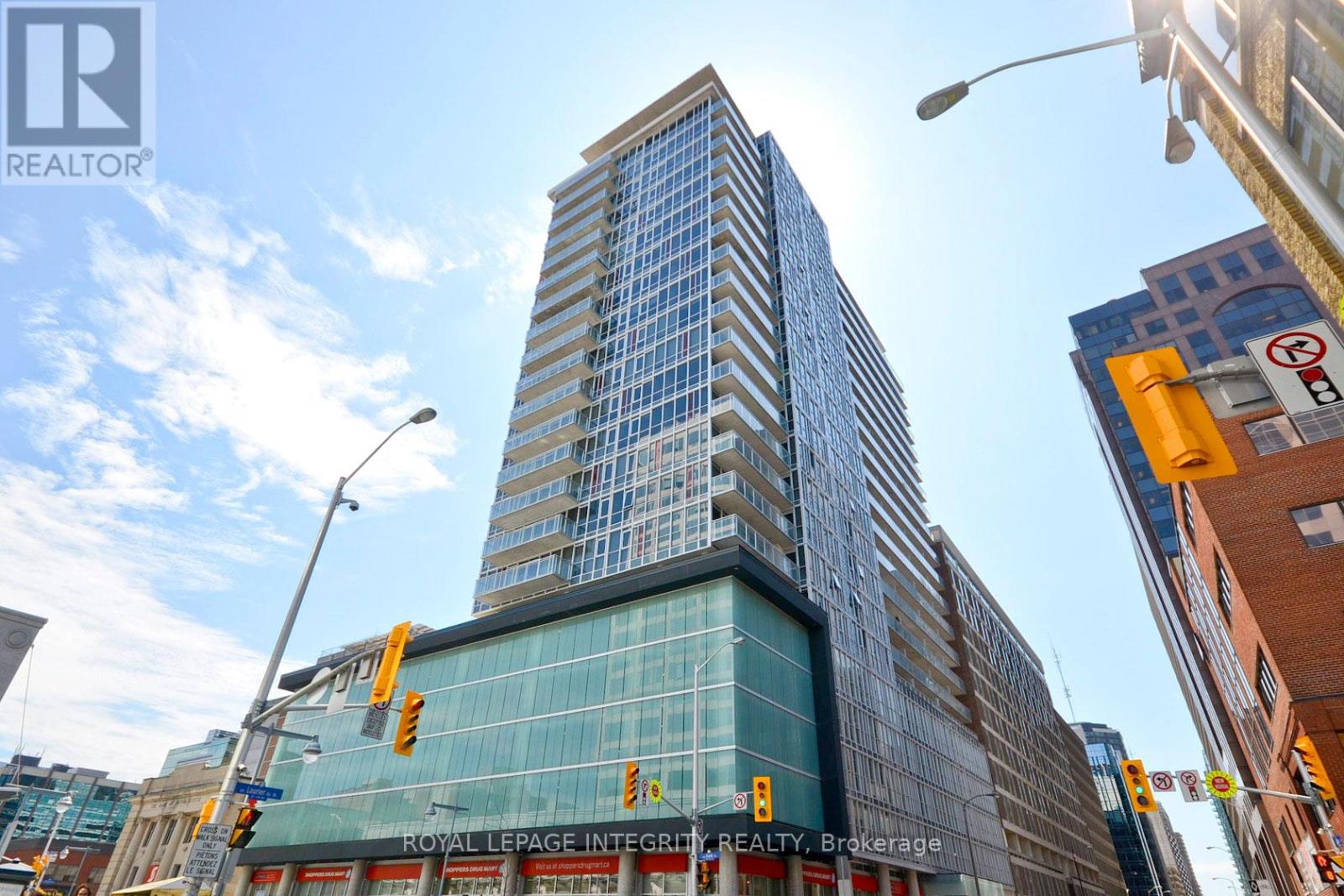 1612 - 324 Laurier Avenue W, Ottawa, Ontario  K1P 0A4 - Photo 1 - X13573404