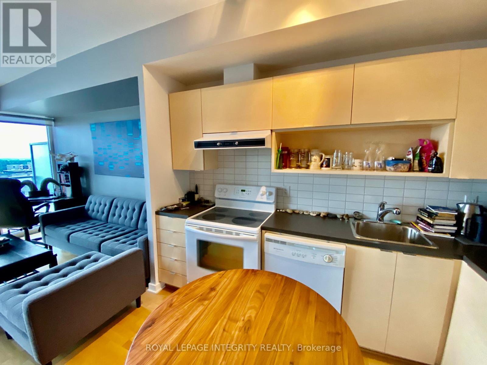 1612 - 324 Laurier Avenue W, Ottawa, Ontario  K1P 0A4 - Photo 2 - X13573404