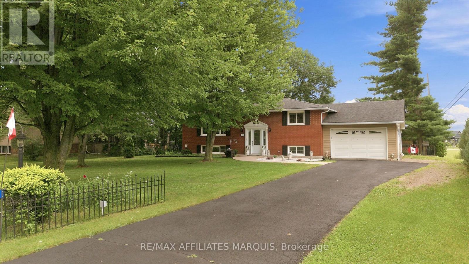 57 Golf Club Road, Rideau Lakes, Ontario  K7A 4S5 - Photo 3 - X13573574