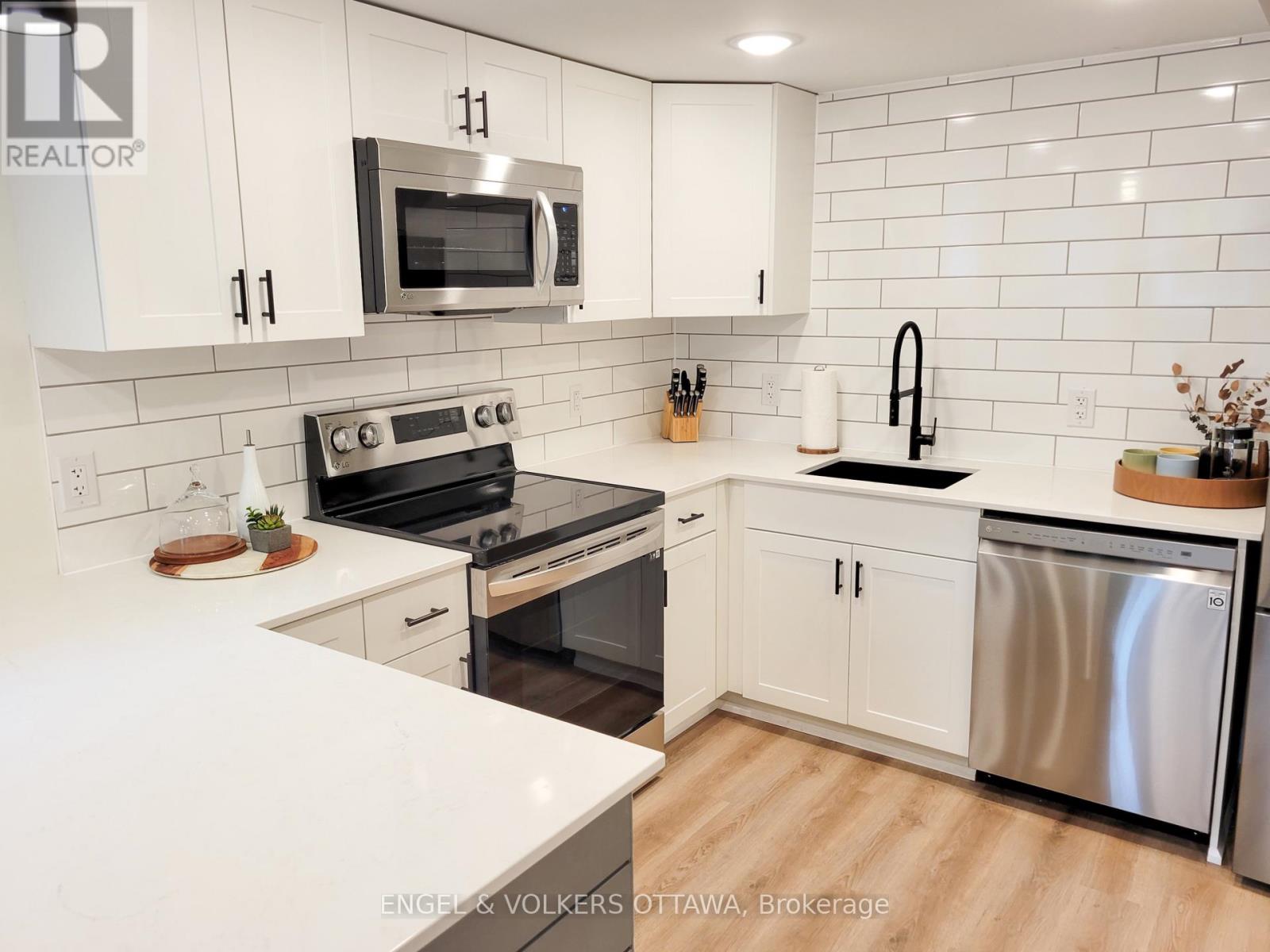 B - 2075 Balharrie Avenue, Ottawa, Ontario  K1G 1G2 - Photo 8 - X13573694