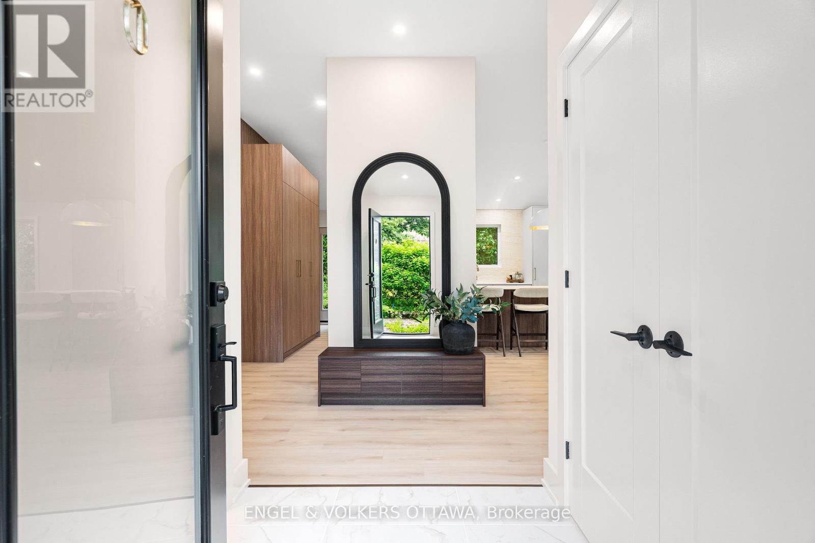 1 Amberly Place, Ottawa, Ontario  K1J 7J9 - Photo 4 - X13573922