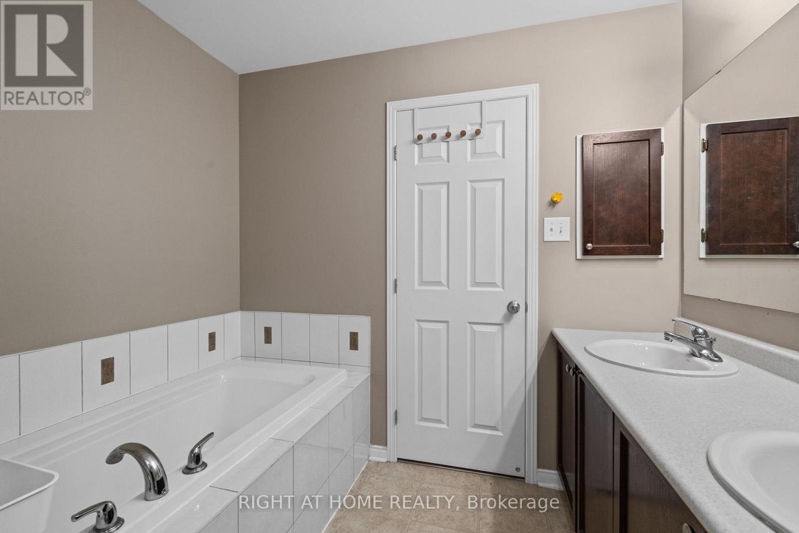 100 Lokoya Street, Ottawa, Ontario  K2S 0J3 - Photo 27 - X13574276