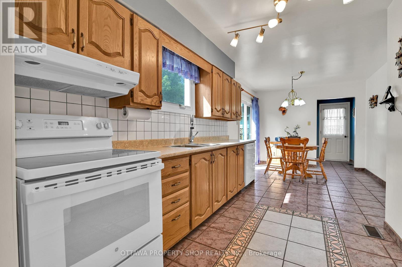 6268 Steamer Lane, Ottawa, Ontario  K1C 1C9 - Photo 11 - X13574302