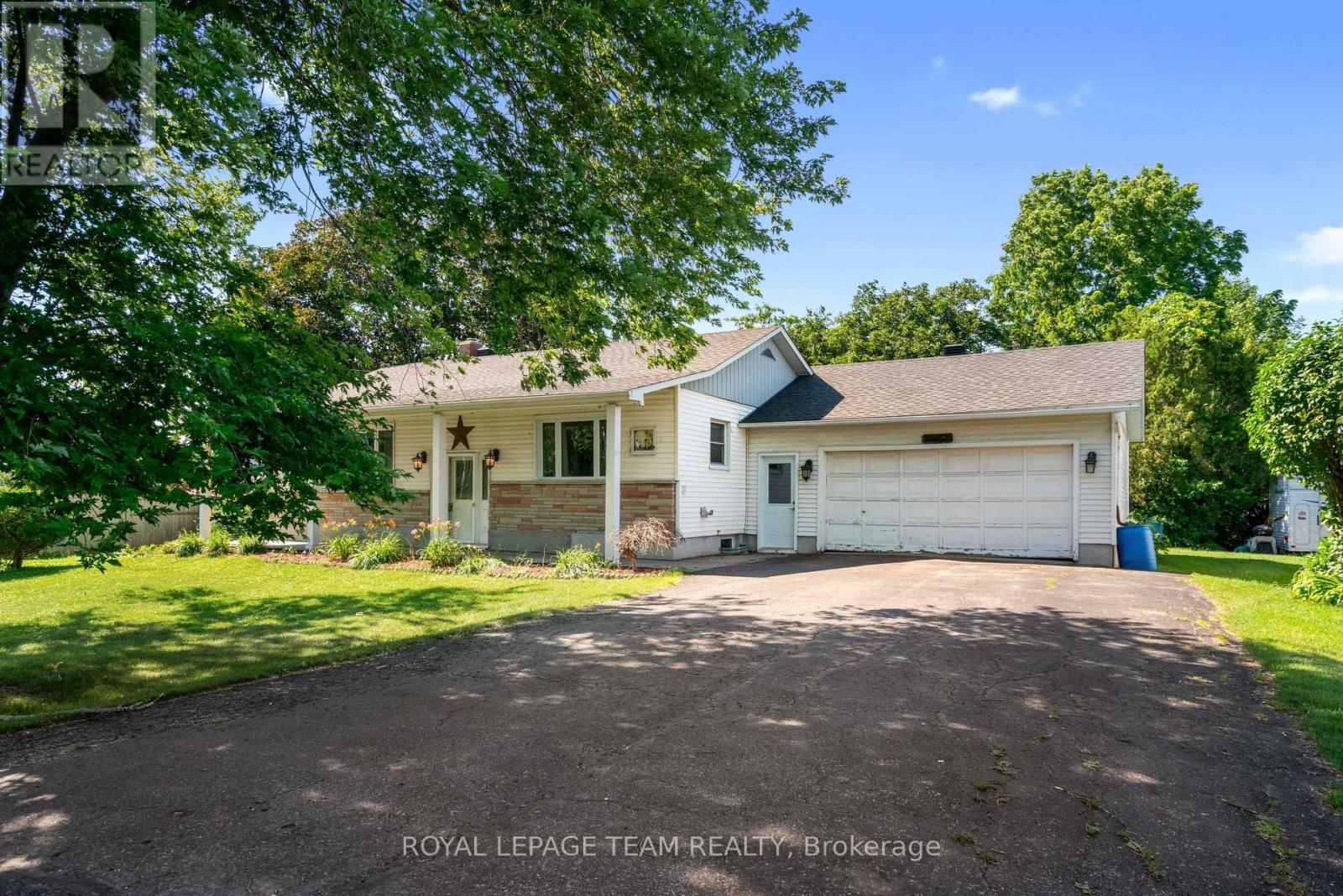 12029 Main Street, North Dundas, Ontario  K0C 2K0 - Photo 2 - X13574776