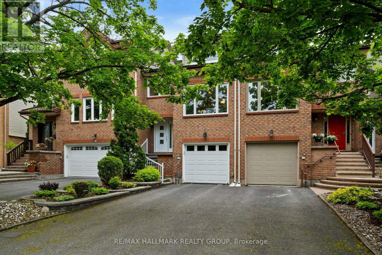 44 Dunbarton Court, Ottawa, Ontario  K1K 4L4 - Photo 1 - X13574952