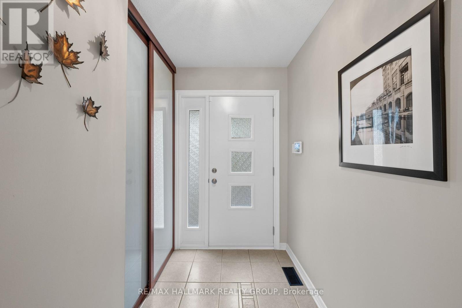 44 Dunbarton Court, Ottawa, Ontario  K1K 4L4 - Photo 3 - X13574952