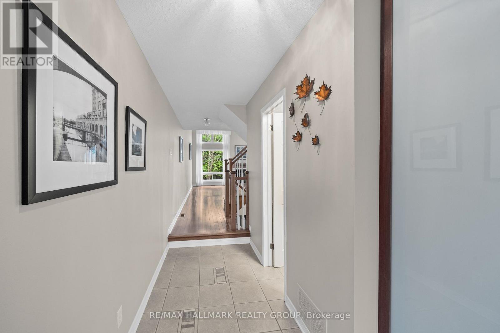44 Dunbarton Court, Ottawa, Ontario  K1K 4L4 - Photo 4 - X13574952