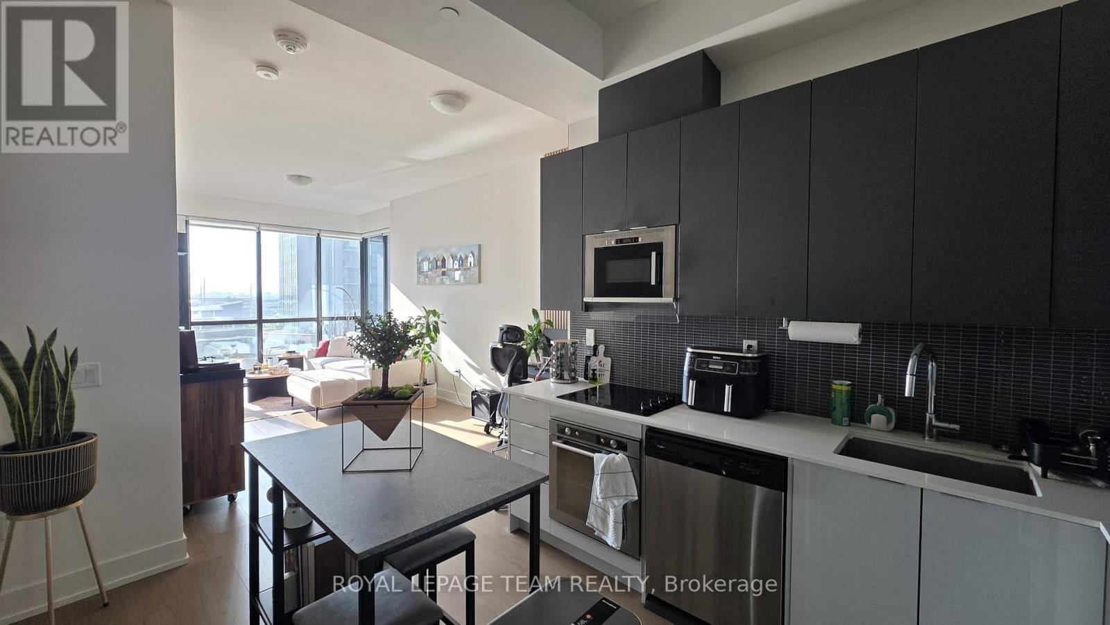 501 - 2916 Highway 7, Vaughan, Ontario  L4K 0K6 - Photo 1 - N13575150