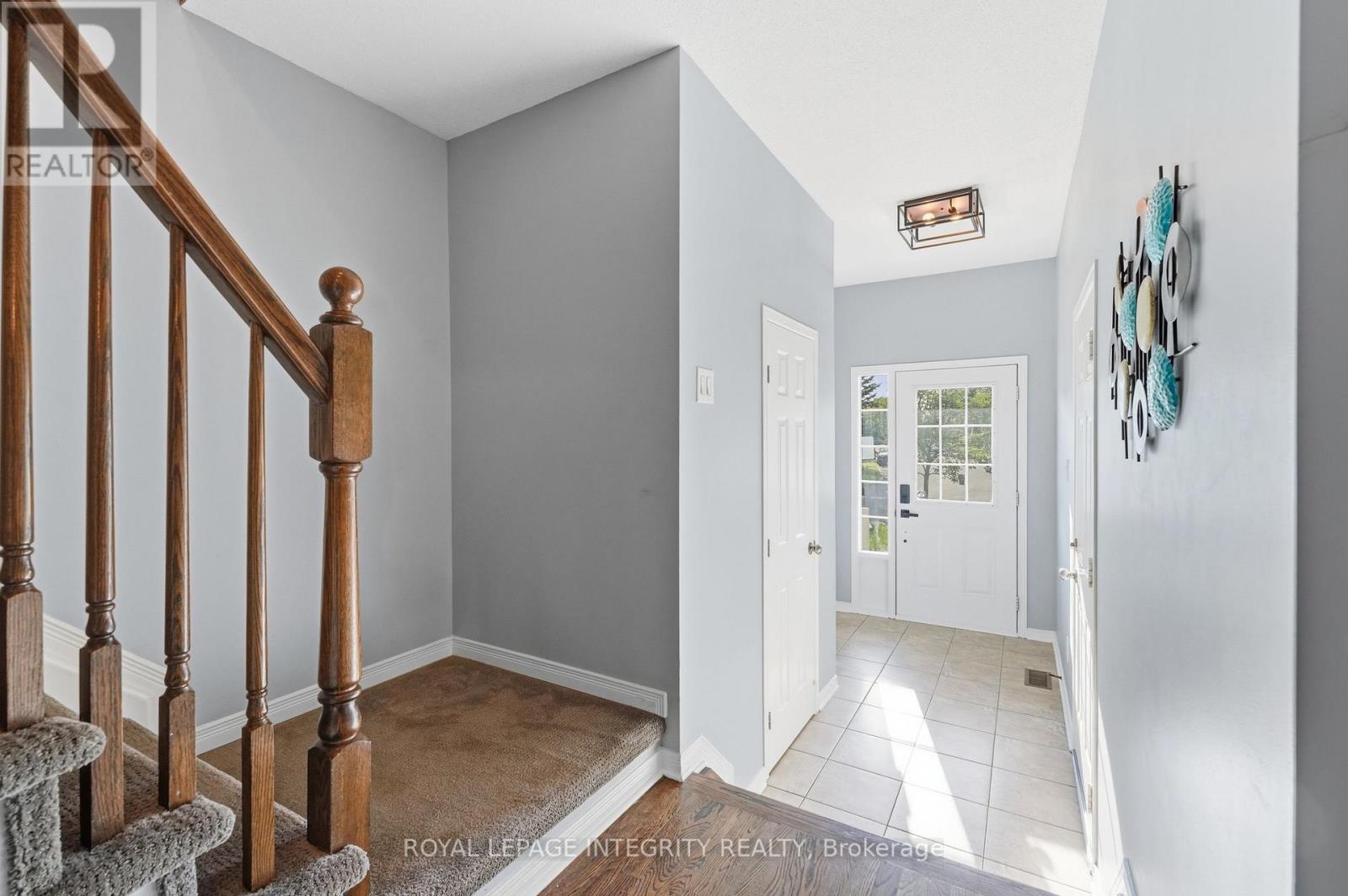 300 Rolling Meadow Crescent, Ottawa, Ontario  K1W 0A7 - Photo 3 - X13575214