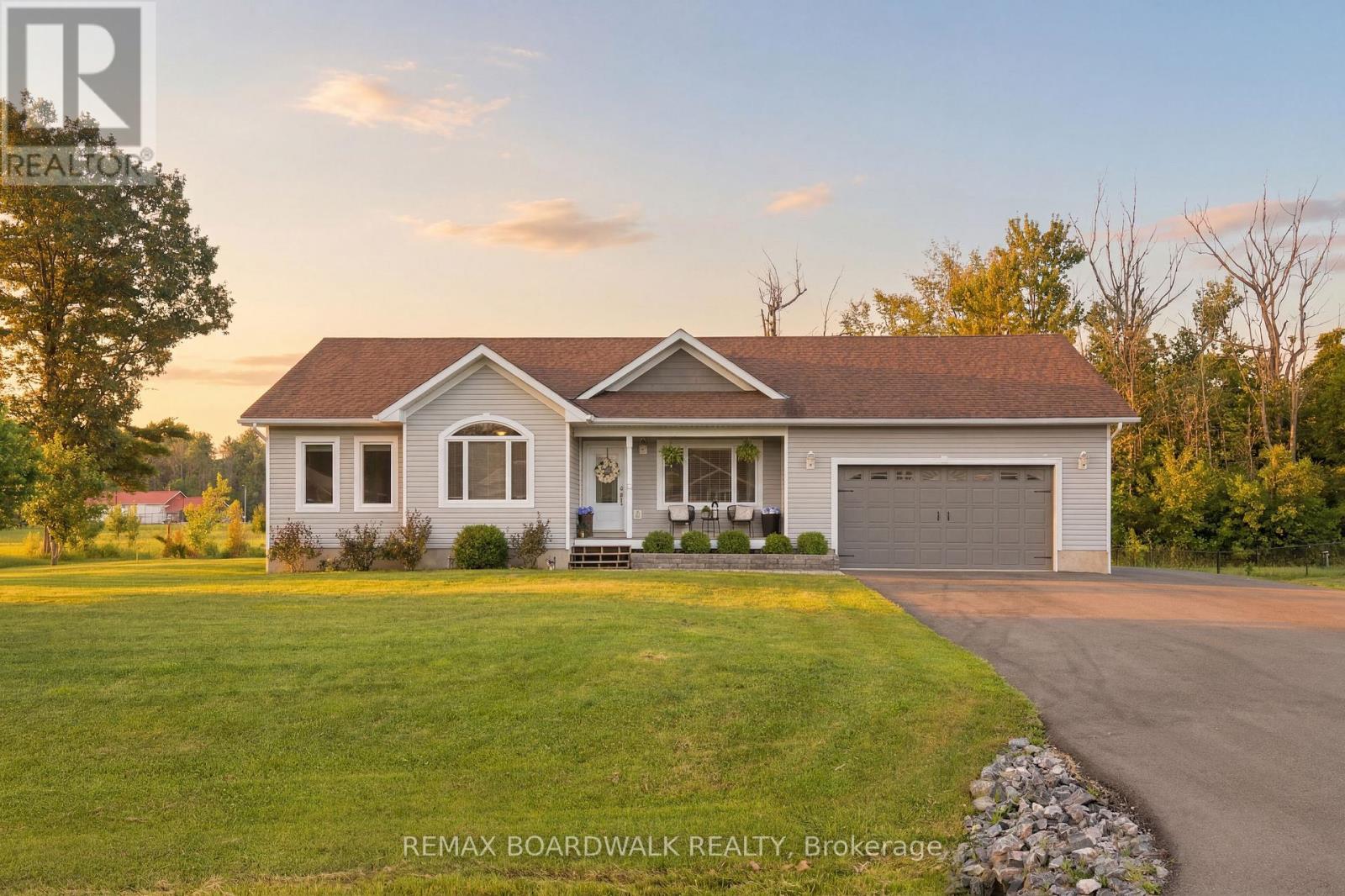 17 Albert Street, Edwardsburgh/cardinal, Ontario  K0E 1T1 - Photo 1 - X13575282