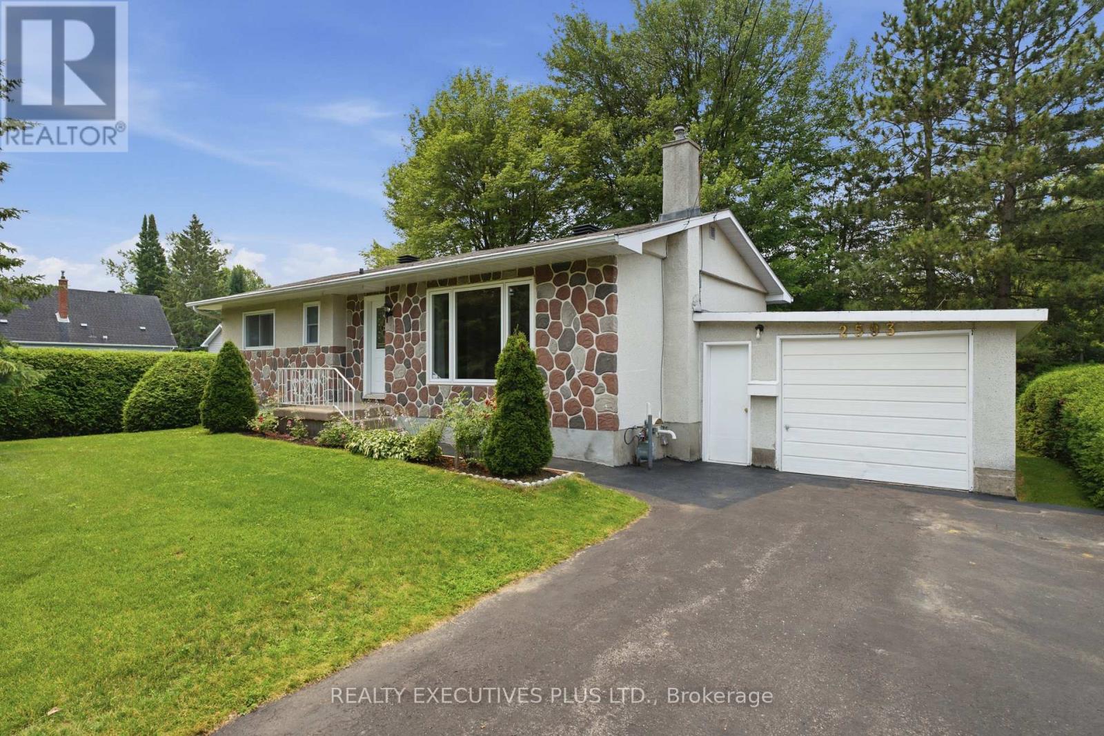 2593 Cleroux Crescent, Ottawa, Ontario  K1W 1B6 - Photo 1 - X13575878