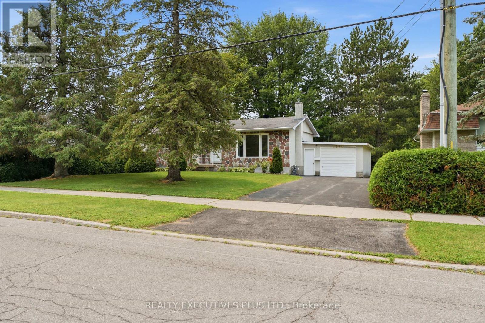 2593 Cleroux Crescent, Ottawa, Ontario  K1W 1B6 - Photo 2 - X13575878