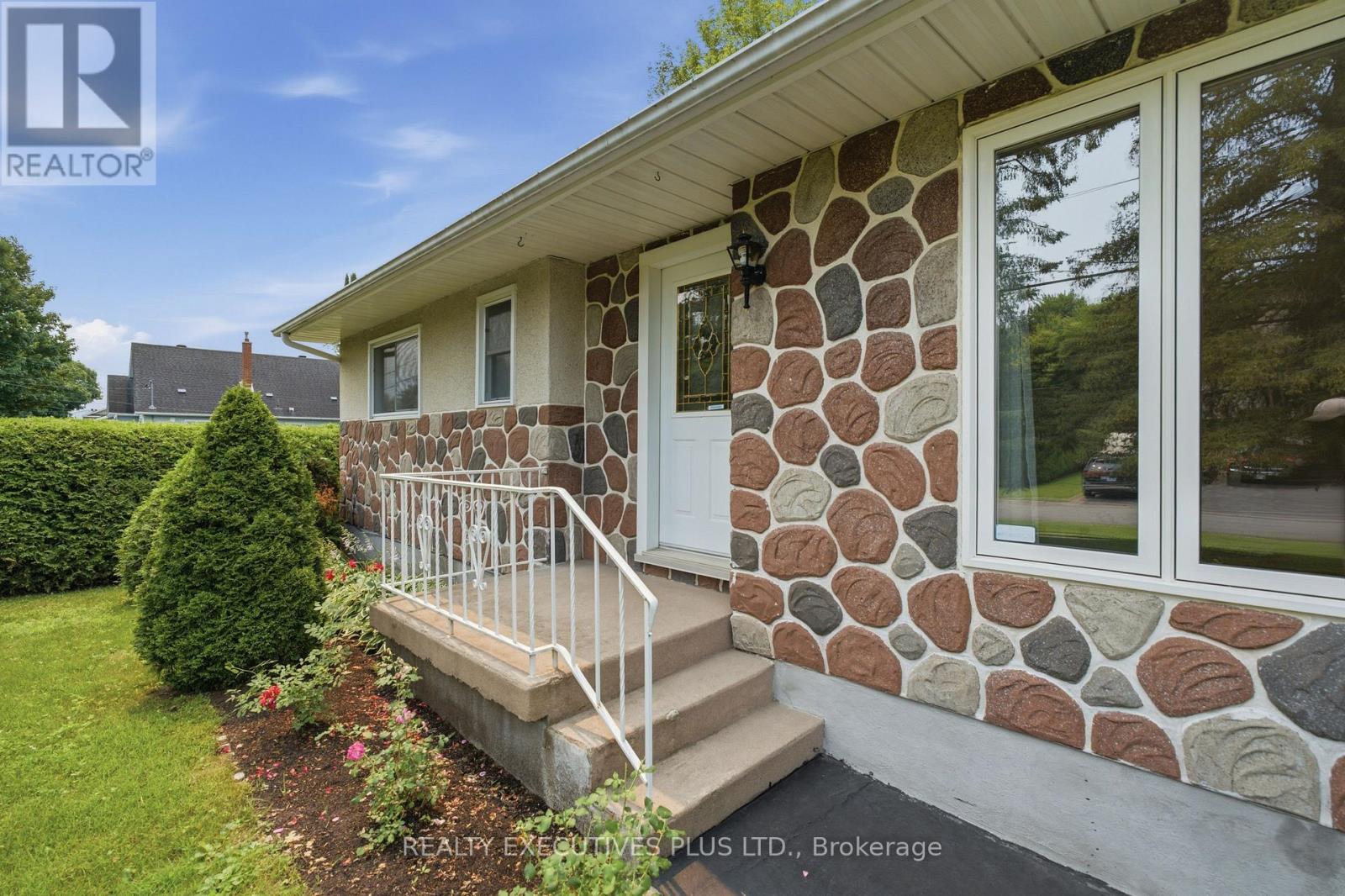 2593 Cleroux Crescent, Ottawa, Ontario  K1W 1B6 - Photo 4 - X13575878