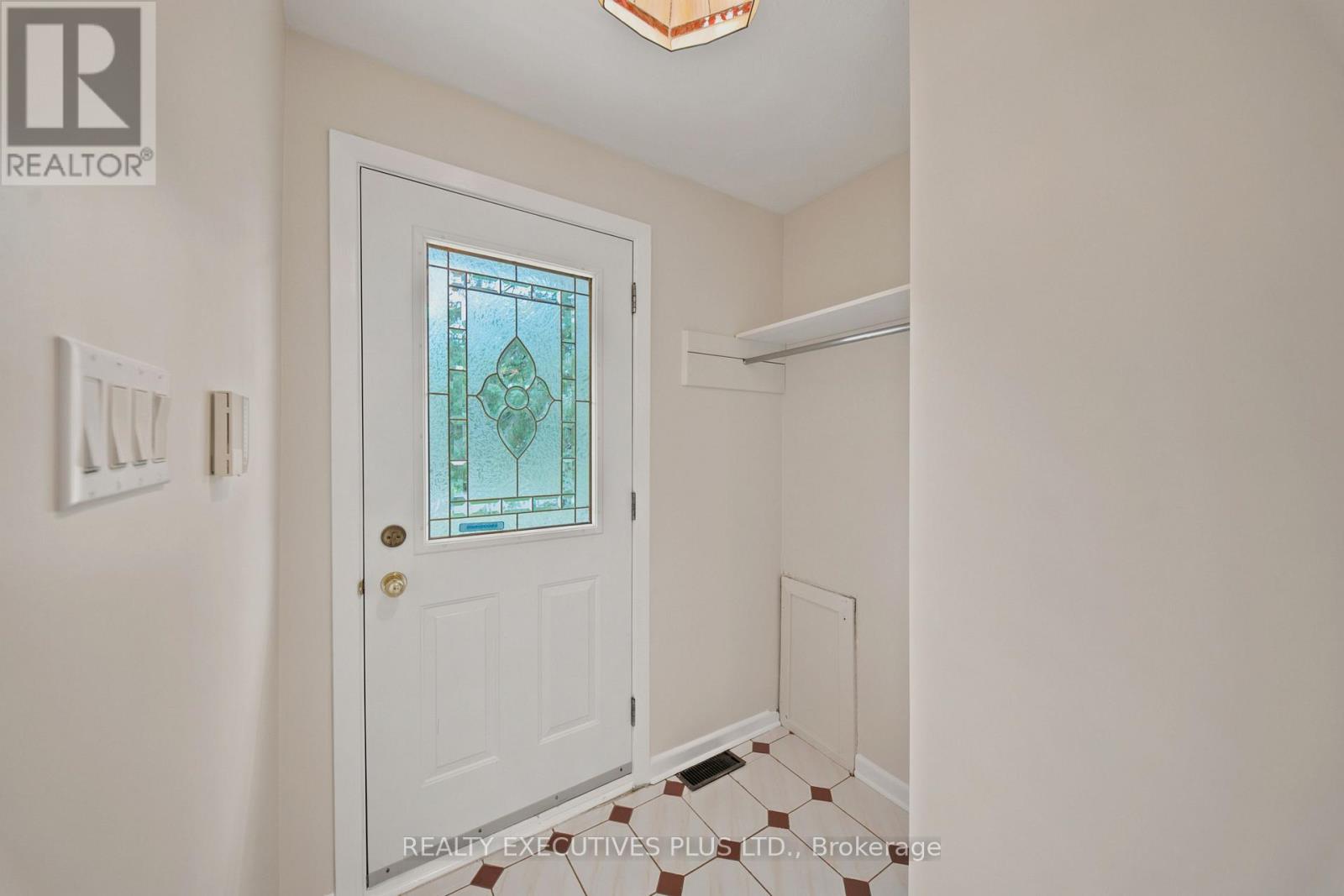 2593 Cleroux Crescent, Ottawa, Ontario  K1W 1B6 - Photo 6 - X13575878
