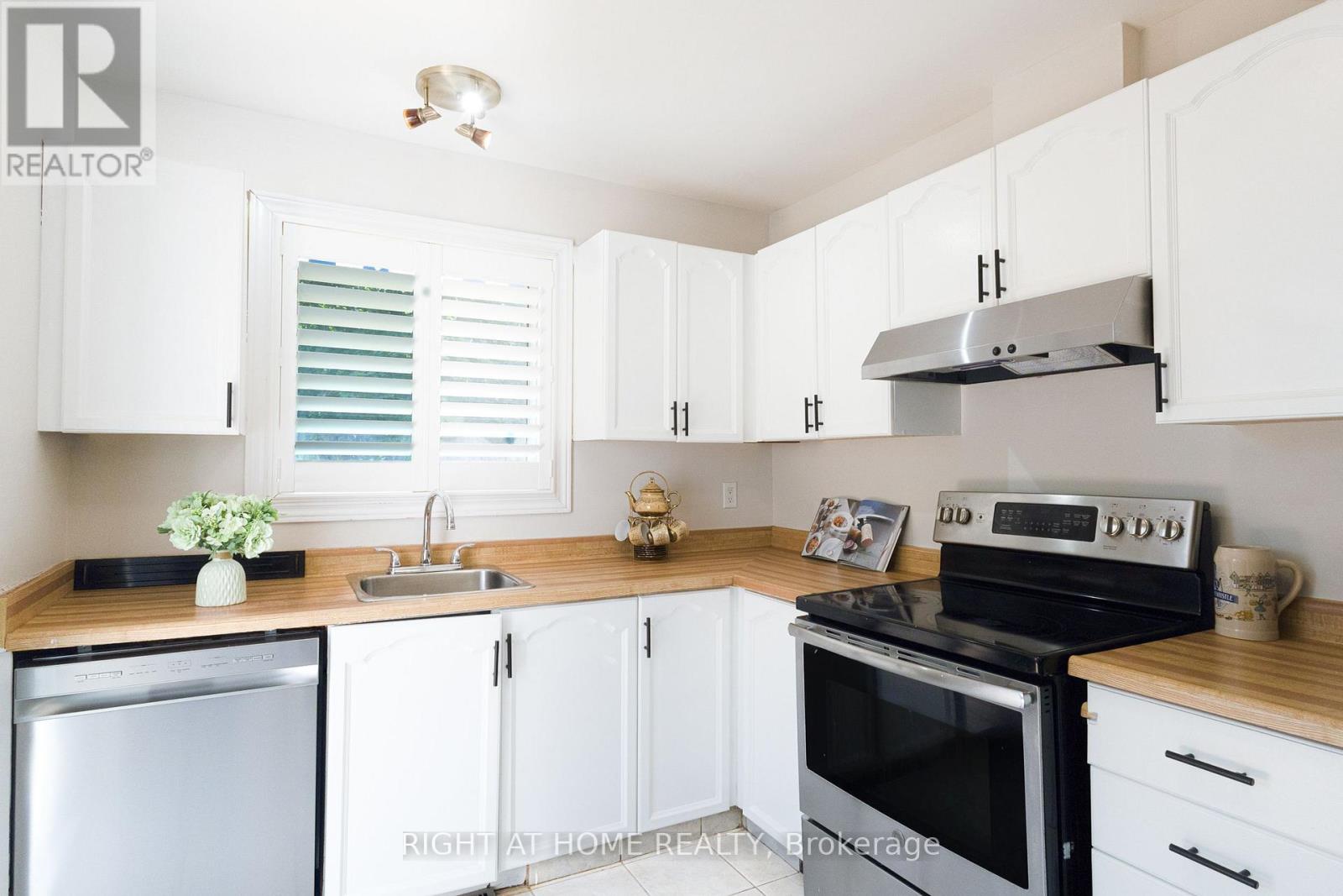 161 Pheasant Run Drive, Ottawa, Ontario  K2J 2R1 - Photo 4 - X13575954