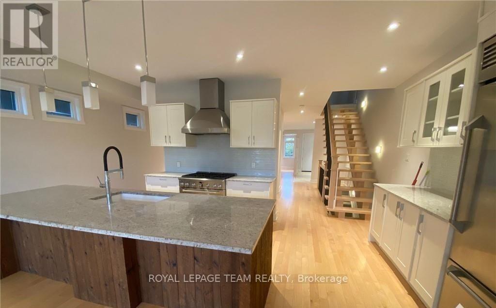 287 Kirchoffer Avenue, Ottawa, Ontario  K2A 1Y1 - Photo 2 - X13576466