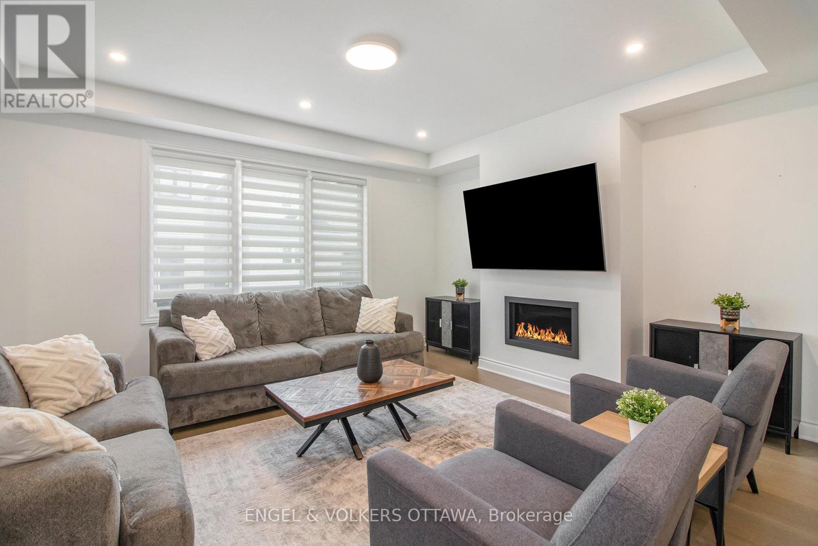 1031 Curraglass Walk, Ottawa, Ontario  K2S 3A4 - Photo 4 - X13577114