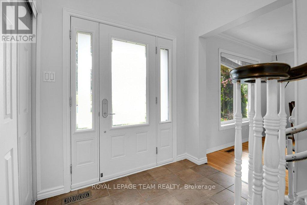 332 Liard Street, Ottawa, Ontario  K2S 1J8 - Photo 3 - X13577322