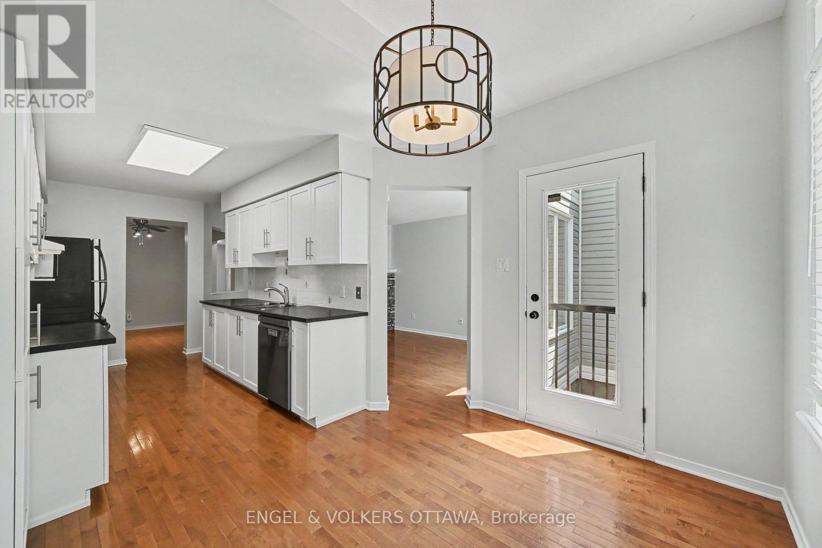 101 Margrave Avenue, Ottawa, Ontario  K1T 3Y1 - Photo 9 - X13577728