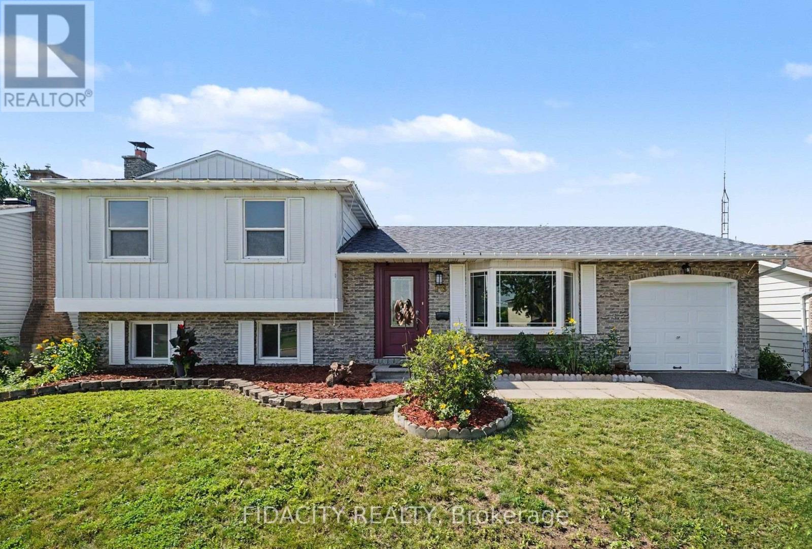 18 Ross Street, Smiths Falls, Ontario  K7A 4V6 - Photo 1 - X13577750